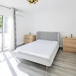 Apartment Cubo's Luna Town Center *