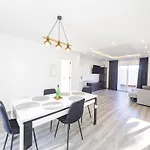Cubo's Luna Town Center Apartment *