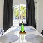 Cubo's Luna Town Center Apartment *