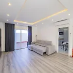 Apartment Cubo's Luna Town Center *