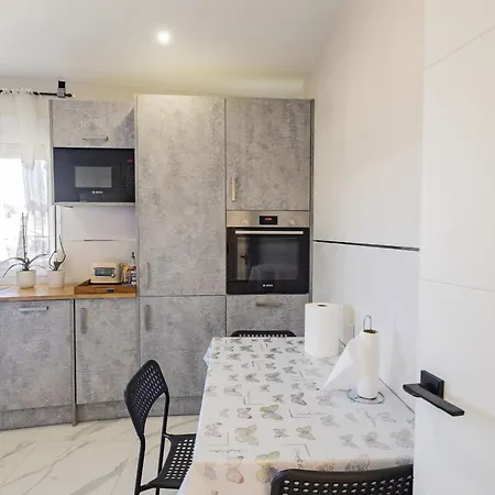 Appartamento Cubo's Luna Town Center