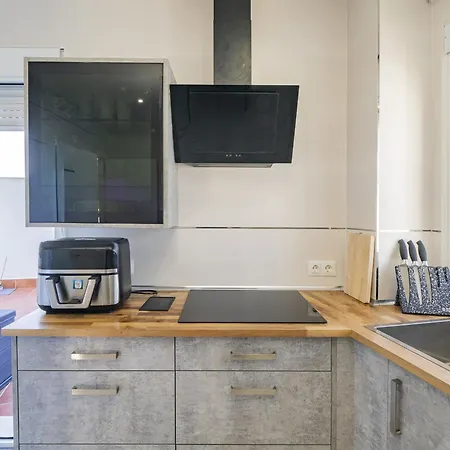 Cubo's Luna Town Center Apartment